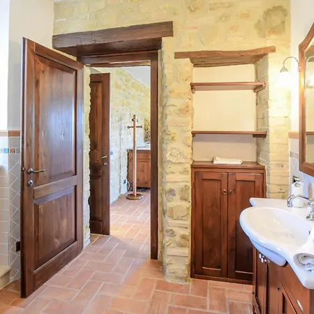 Apartment Beautiful In Loc, Saragano, Gualdo